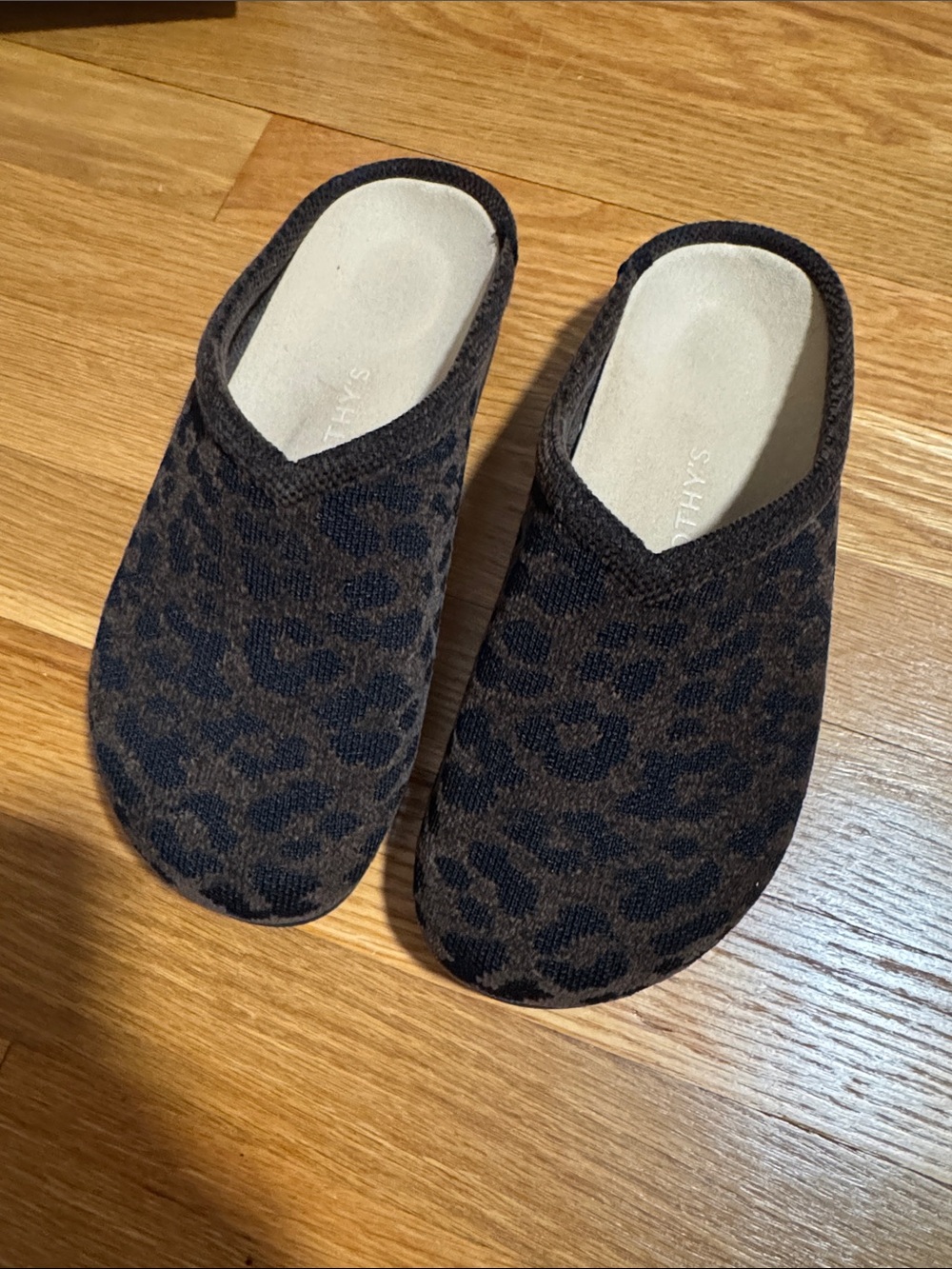 Rothy’s Size 7 Slip-On Women's Clogs in Black and Brown Leopard - Picture 2 of 3